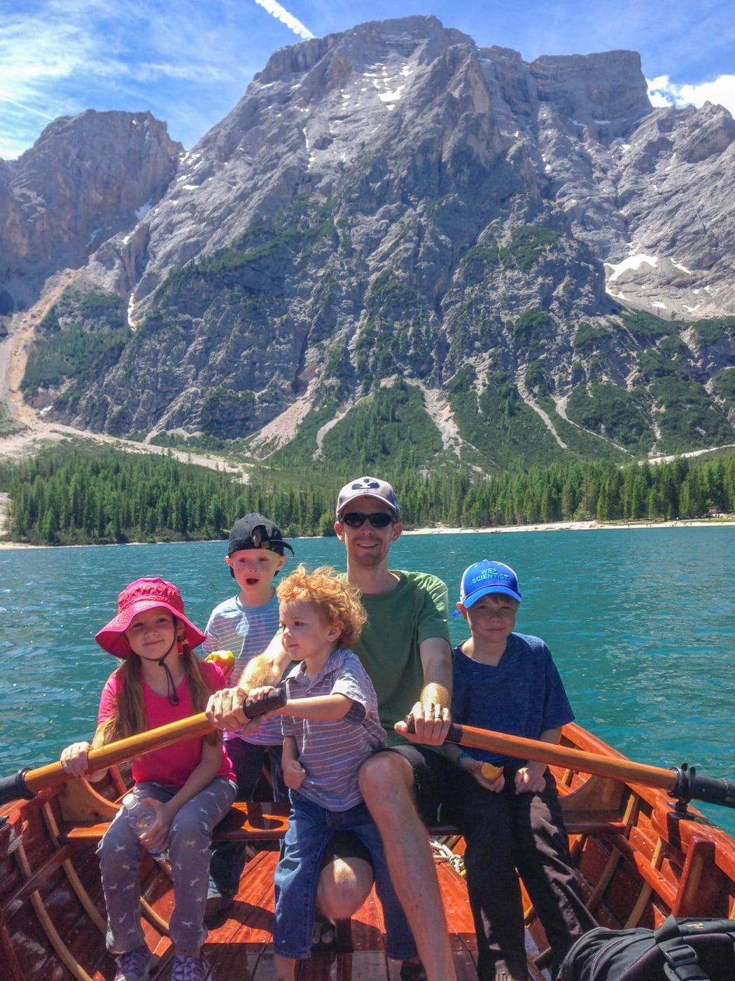 lago di braies boats with kids