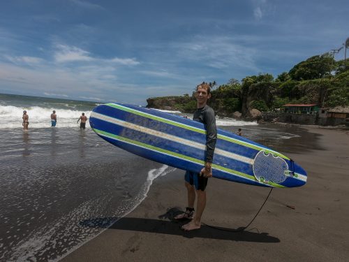 surfing el salvador