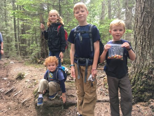 hiking with kids snacks