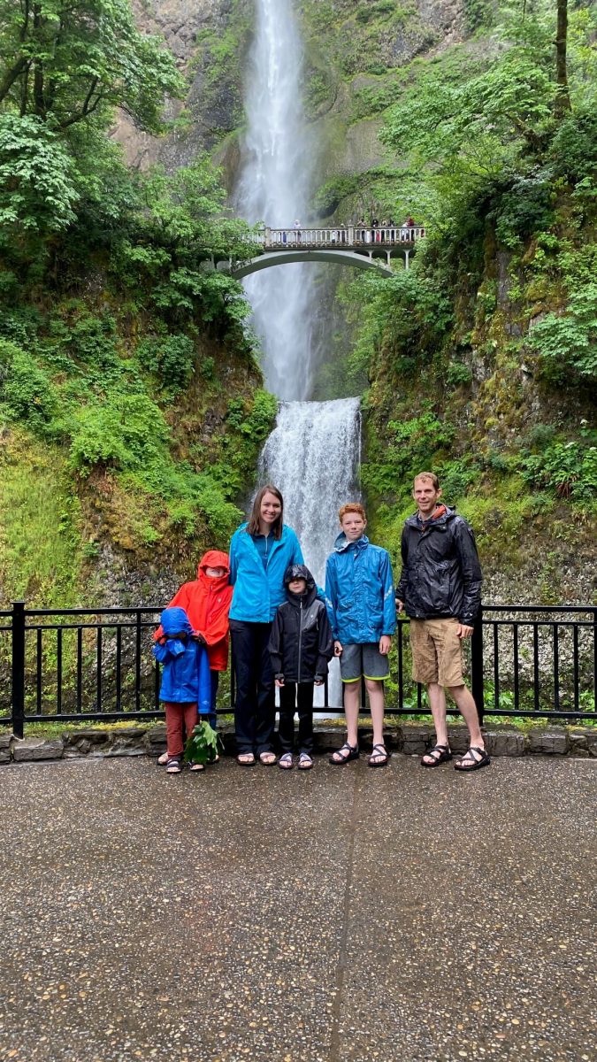 multnoma falls with kids