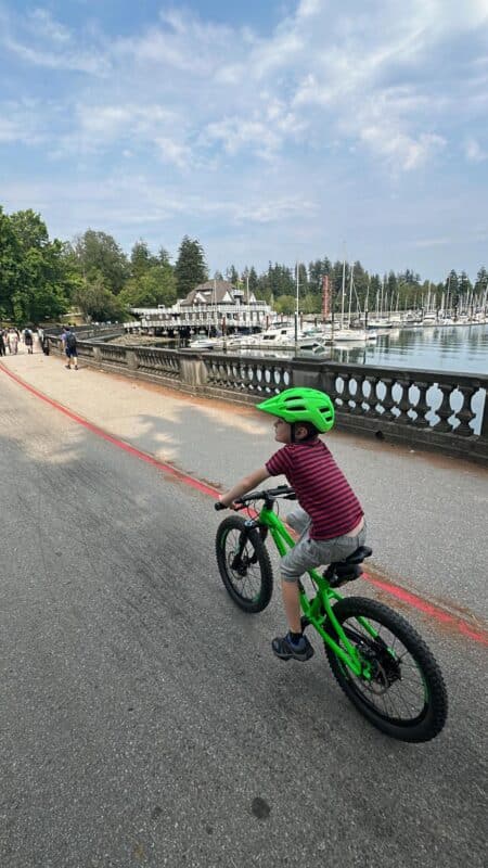 biking stanley park seawall vancouver british columbia